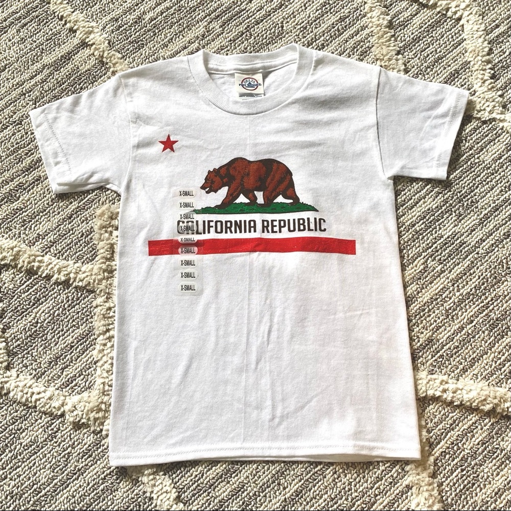 (❤️3/$30) NWOT California kids t-shirt